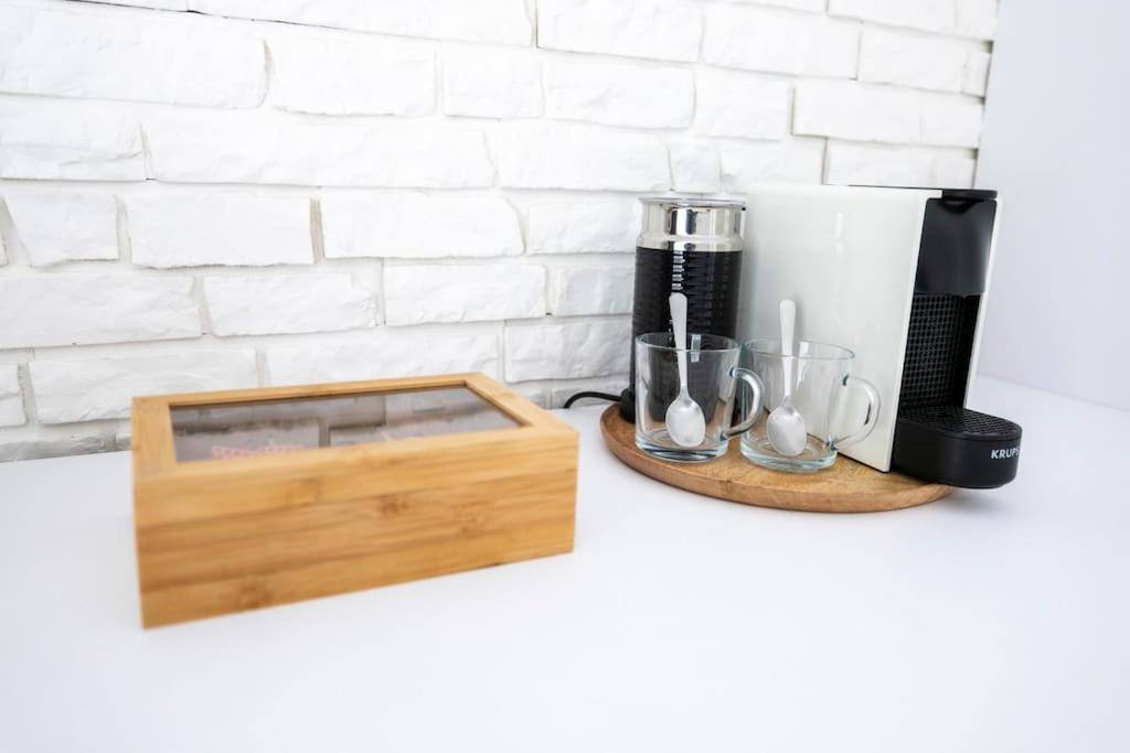 Alure Residences 1 & 24H Self Check-In, Free Parking In Front Of The Apartment Building, New Building, Terrace, Cafe With Breakfast In The Apartment Building, Next To The Aqua Park Banska Bystrica Exterior photo